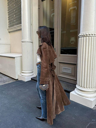 Eleganter Trenchcoat aus Wildlederimitat mit Gürtel