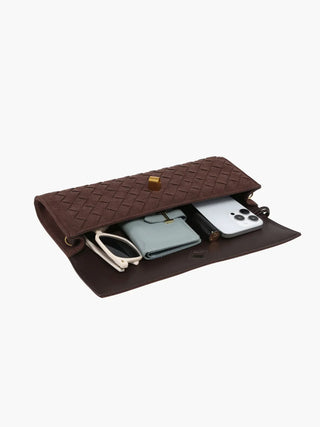 Clutch aus Wildlederimitat mit geflochtenem Verschluss