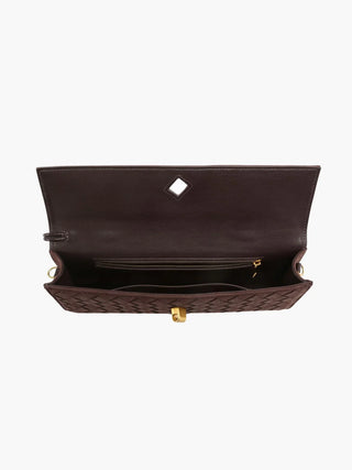 Clutch aus Wildlederimitat mit geflochtenem Verschluss