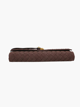 Clutch aus Wildlederimitat mit geflochtenem Verschluss