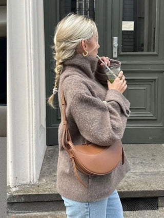 Klassische Halbmondtasche aus Sattelleder