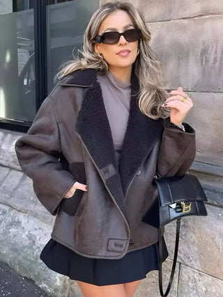 Metro Chic – Mantel aus Lammfellimitat