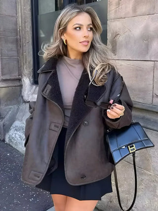 Metro Chic – Mantel aus Lammfellimitat